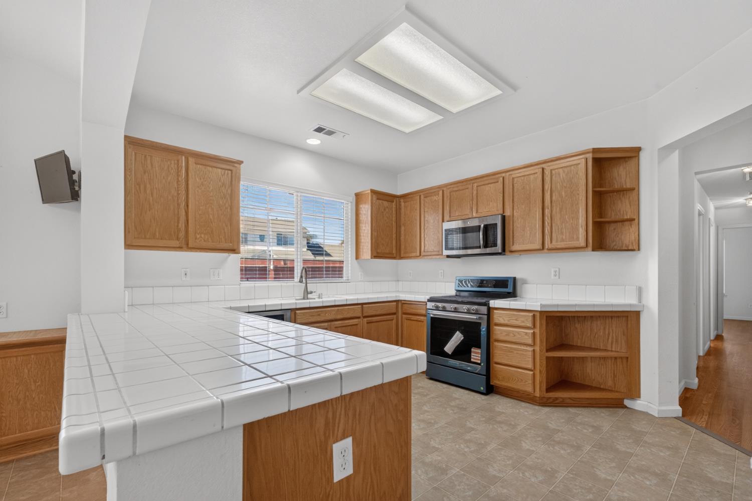 2502 Meadowgate Dr, Riverbank, CA 95367