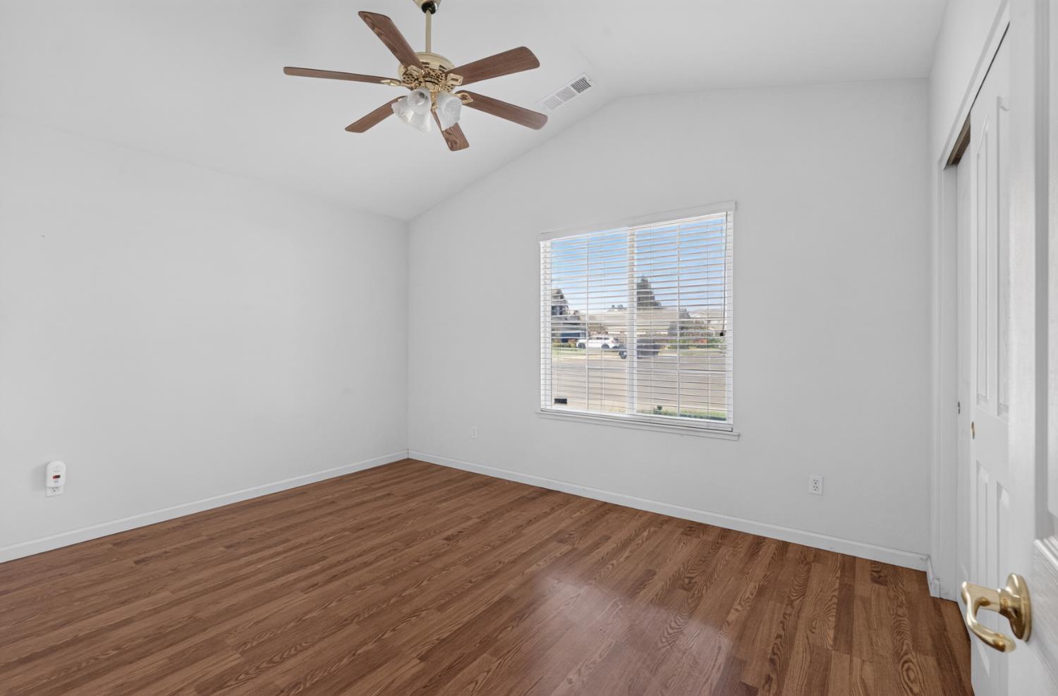 2502 Meadowgate Dr, Riverbank, CA 95367