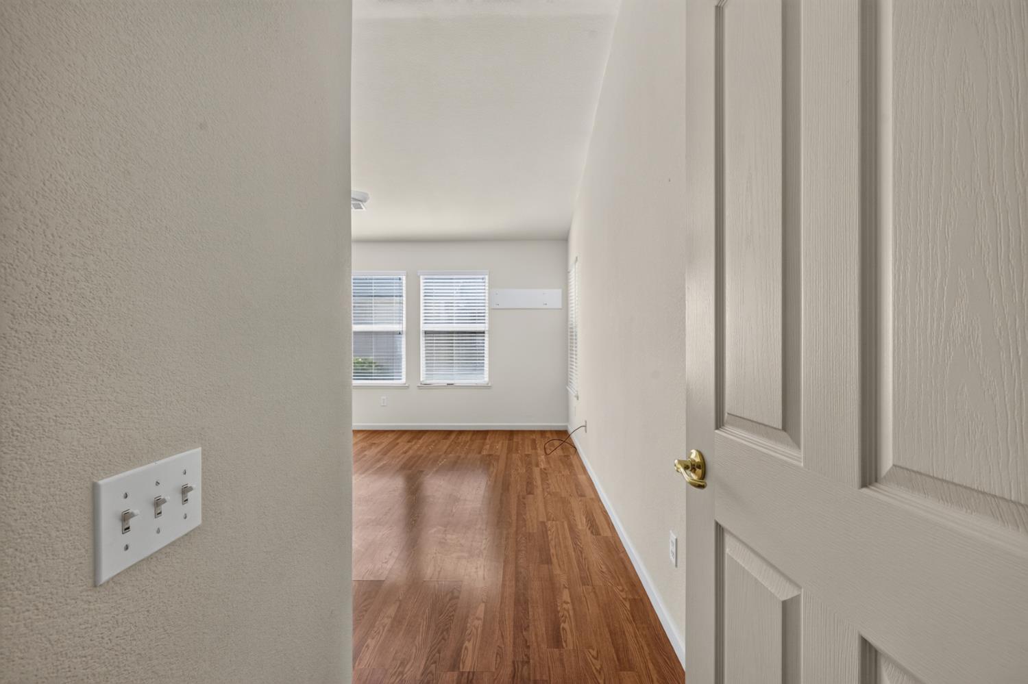 2502 Meadowgate Dr, Riverbank, CA 95367