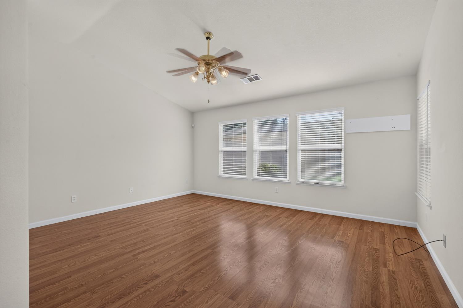 2502 Meadowgate Dr, Riverbank, CA 95367