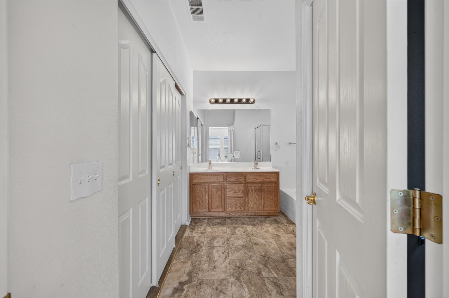 2502 Meadowgate Dr, Riverbank, CA 95367