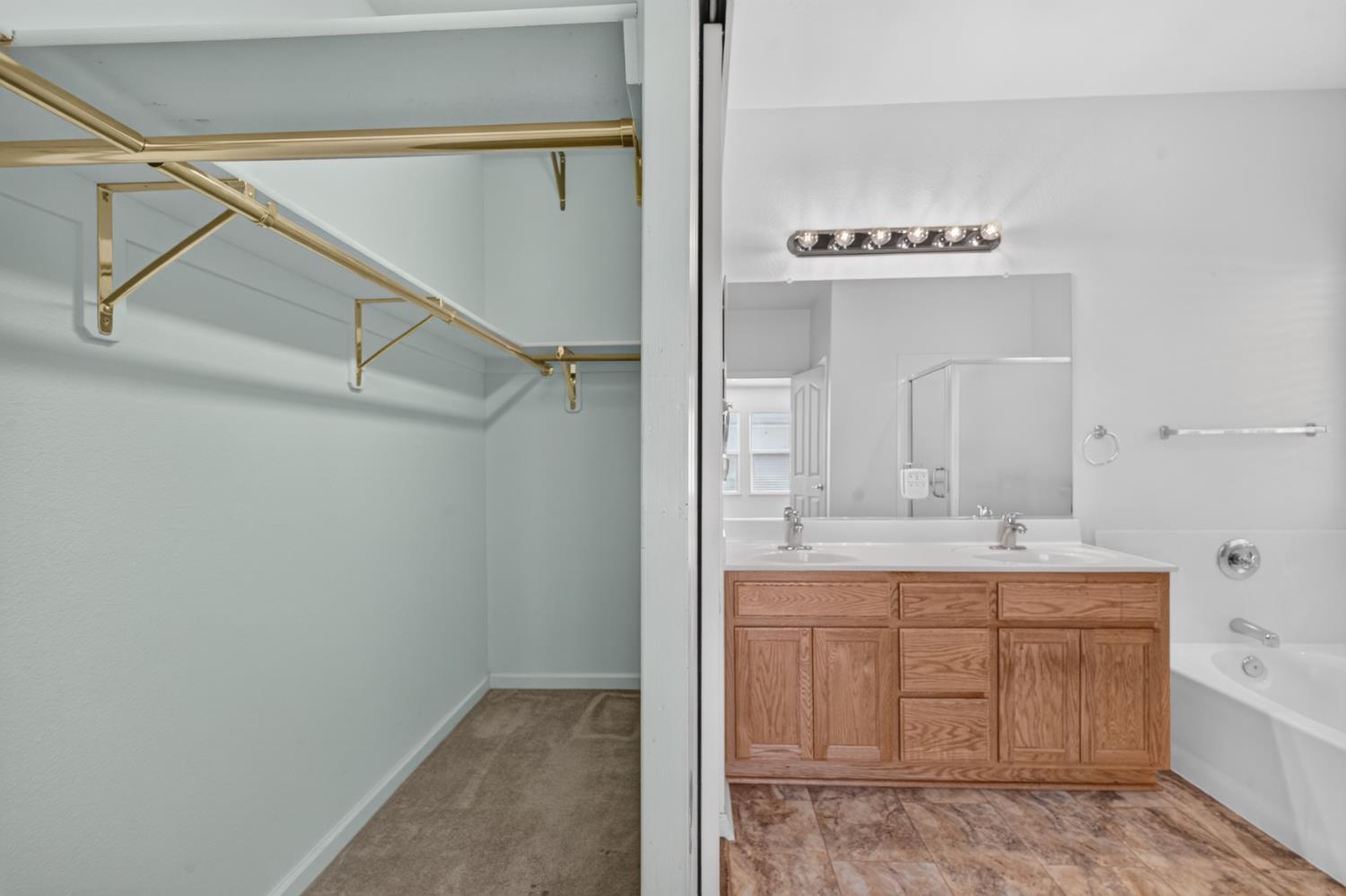2502 Meadowgate Dr, Riverbank, CA 95367