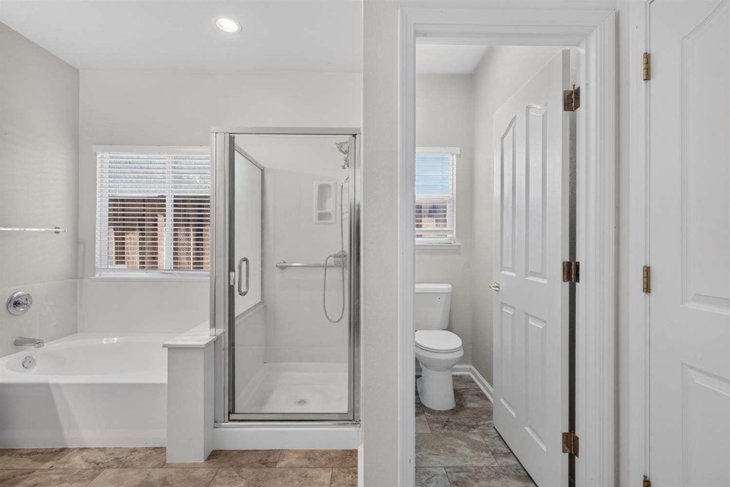 2502 Meadowgate Dr, Riverbank, CA 95367