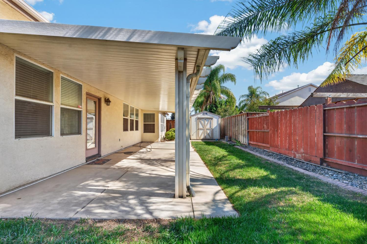 2502 Meadowgate Dr, Riverbank, CA 95367