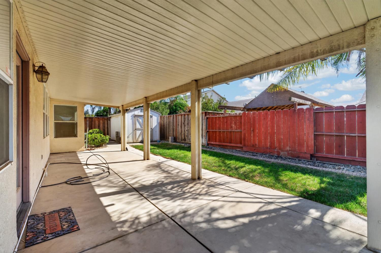 2502 Meadowgate Dr, Riverbank, CA 95367
