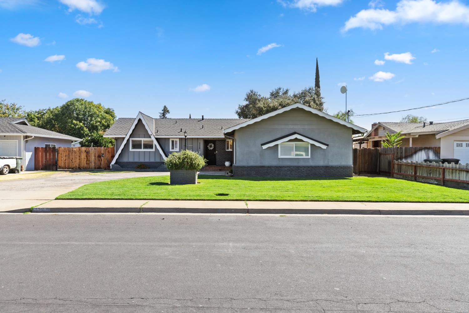 320 S Western Ave, Waterford, CA 95386
