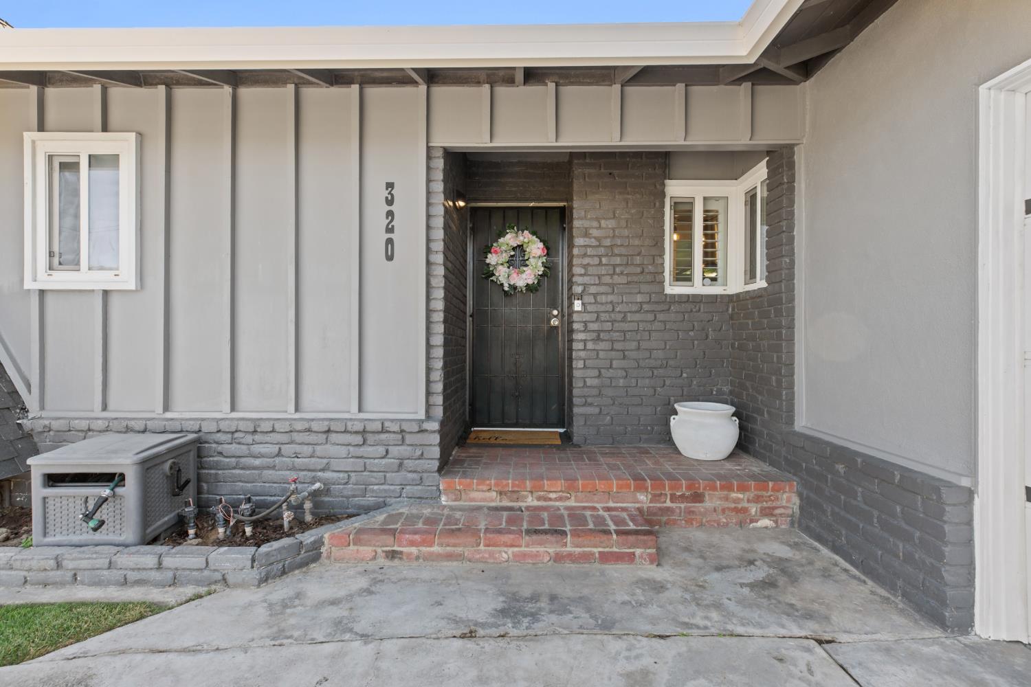 320 S Western Ave, Waterford, CA 95386