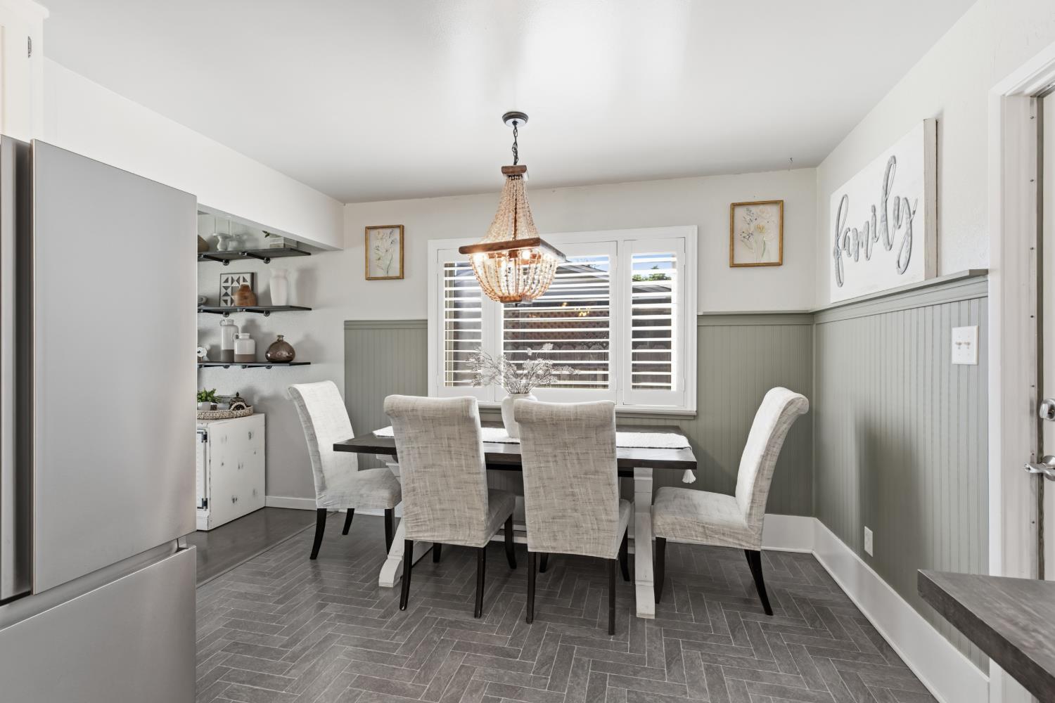 320 S Western Ave, Waterford, CA 95386