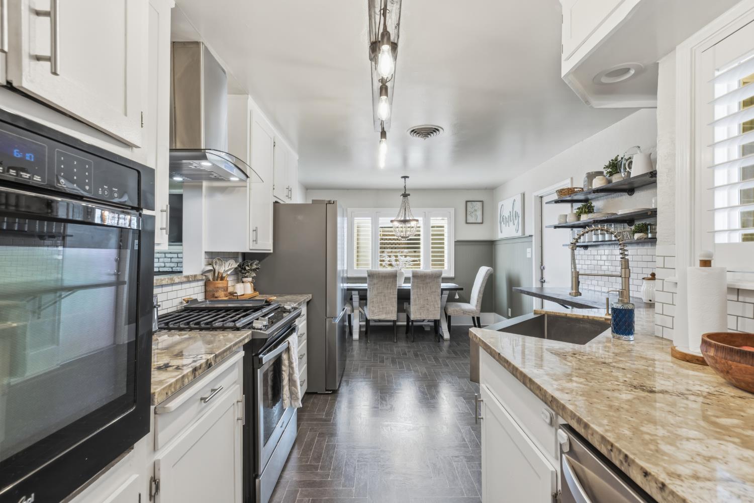 320 S Western Ave, Waterford, CA 95386