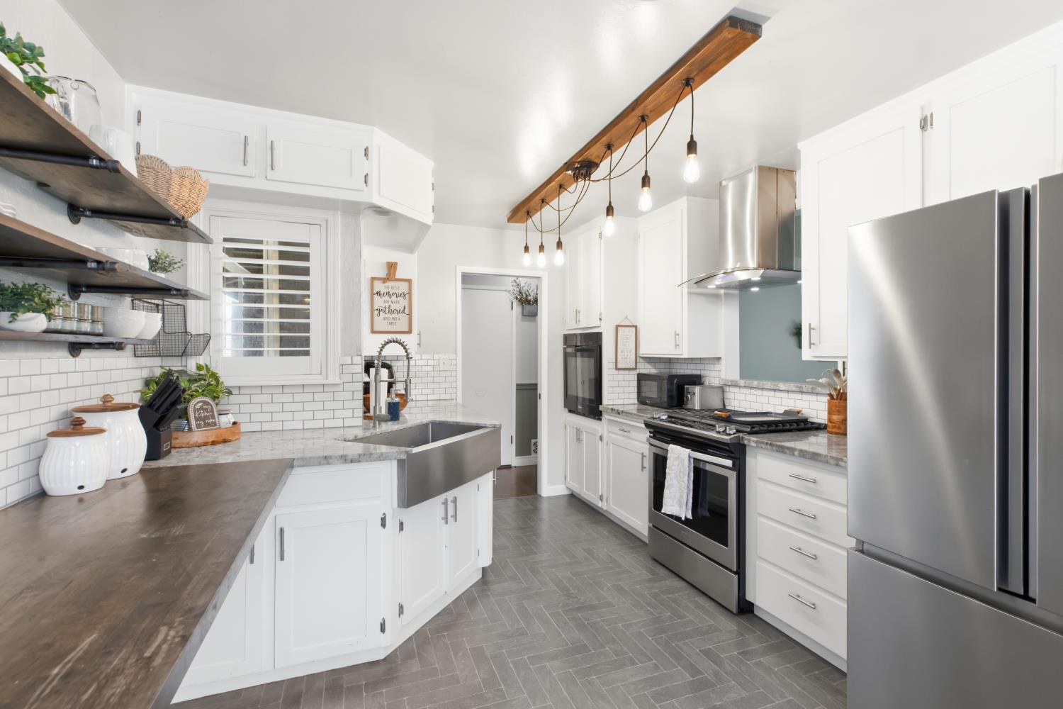 320 S Western Ave, Waterford, CA 95386