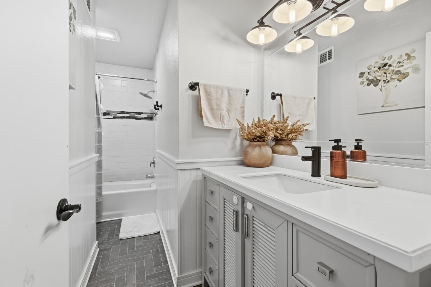 320 S Western Ave, Waterford, CA 95386