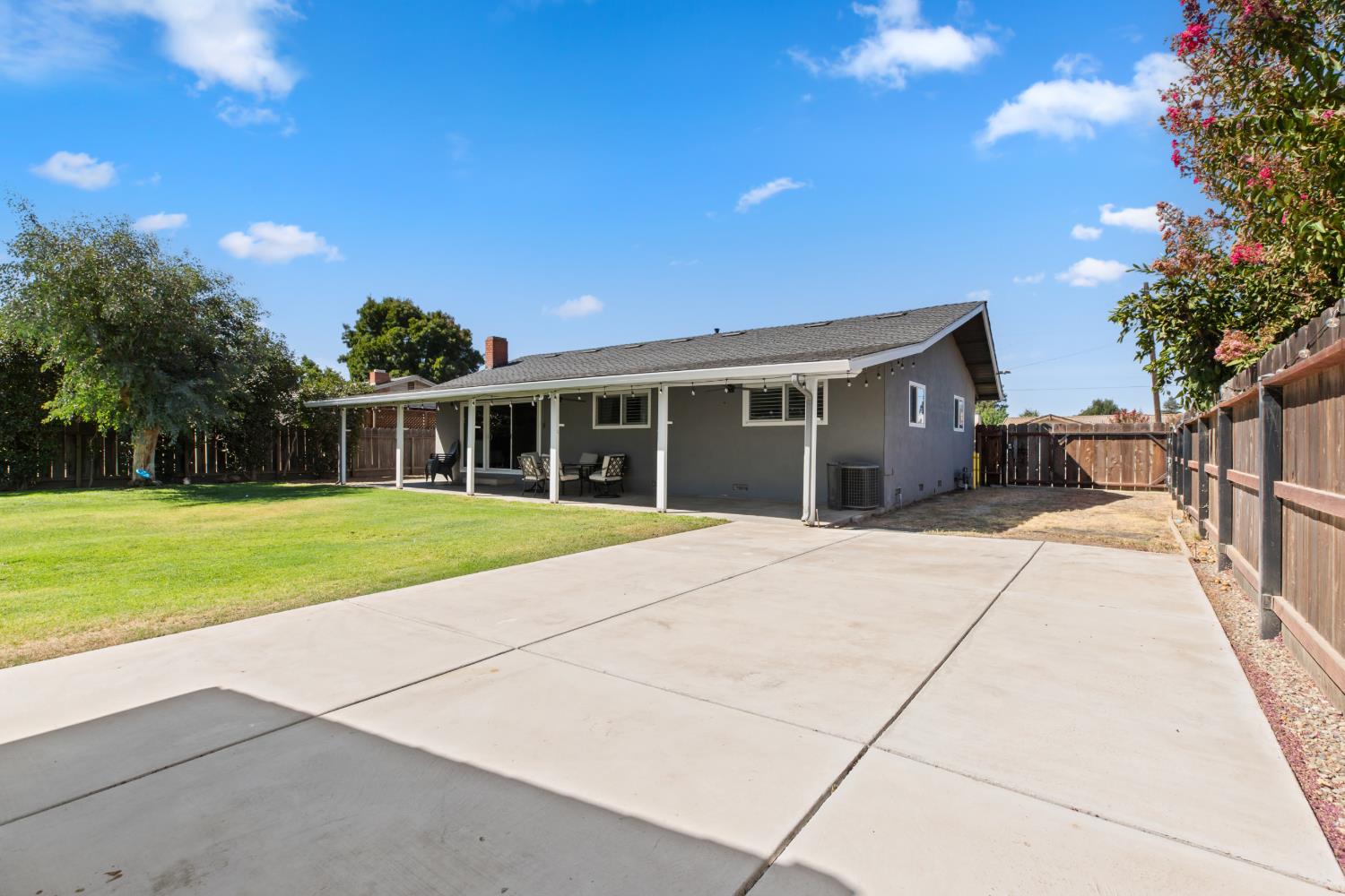 320 S Western Ave, Waterford, CA 95386