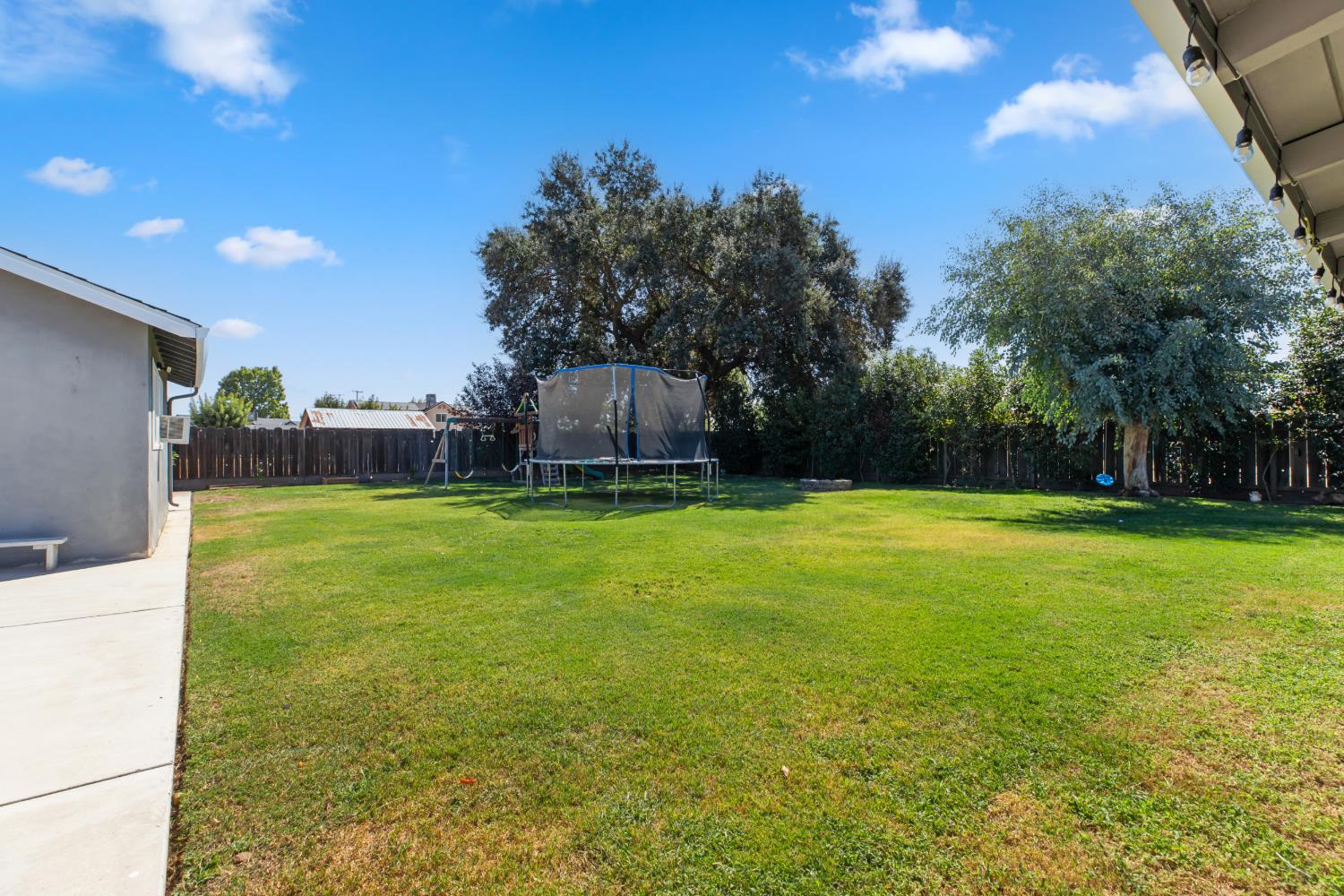 320 S Western Ave, Waterford, CA 95386