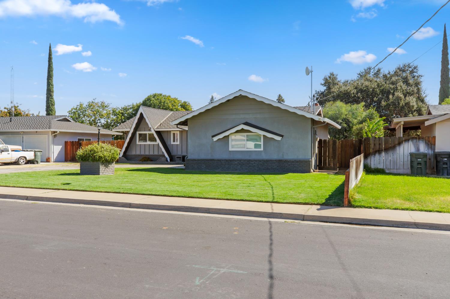 320 S Western Ave, Waterford, CA 95386