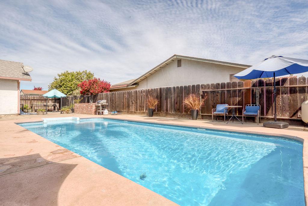 512 Thompson Way, Escalon, CA 95320