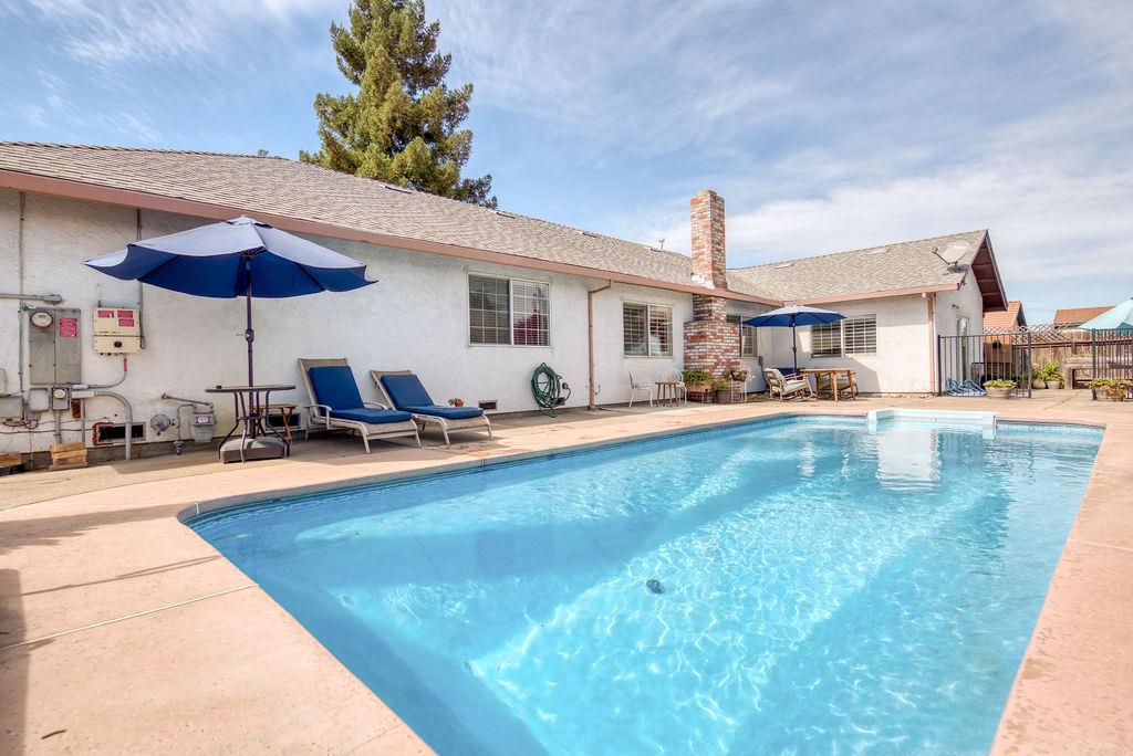 512 Thompson Way, Escalon, CA 95320