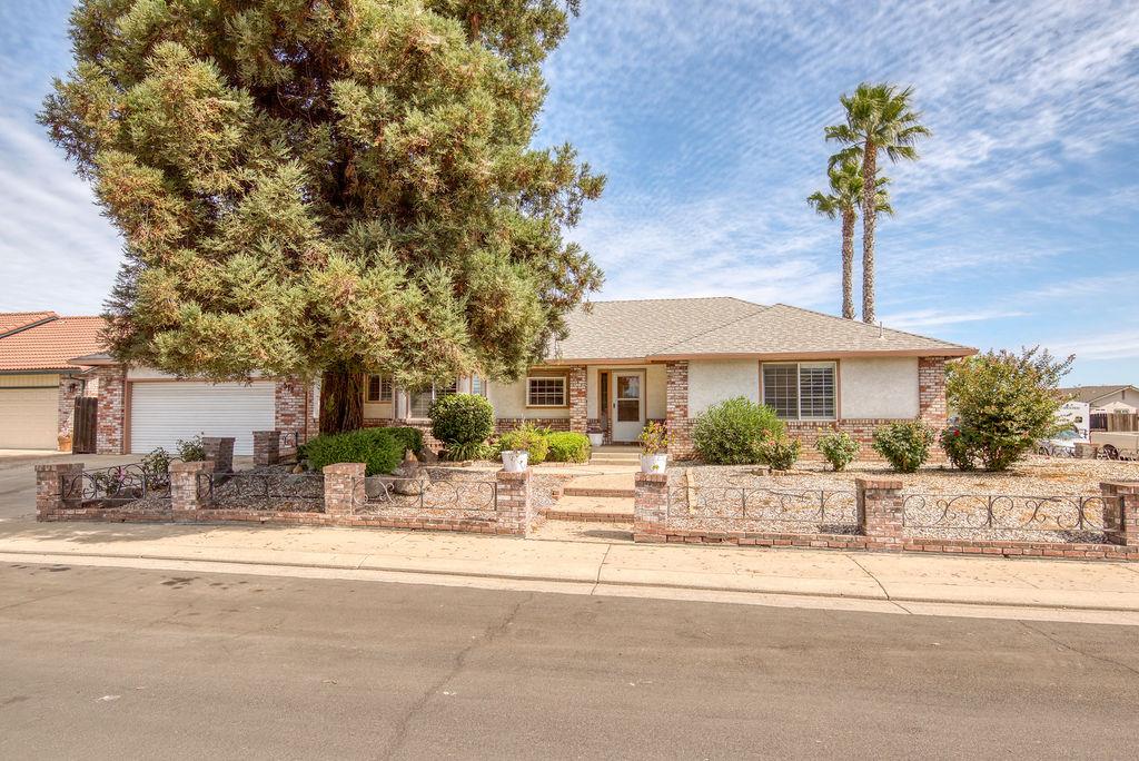 512 Thompson Way, Escalon, CA 95320