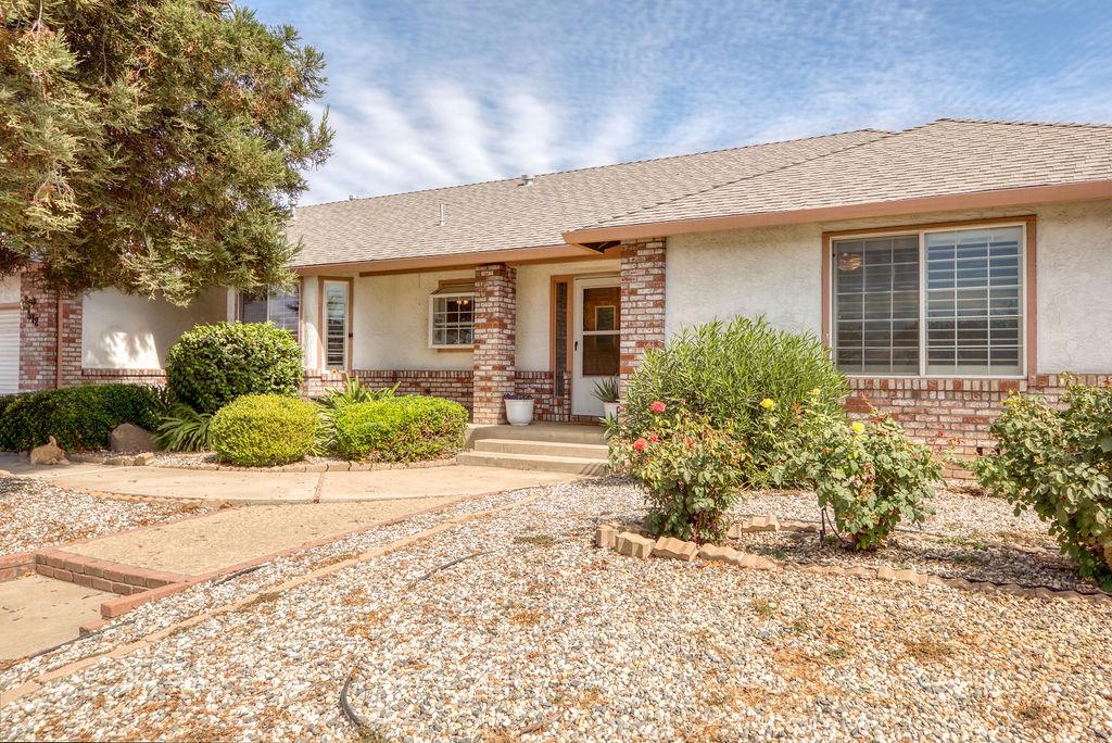 512 Thompson Way, Escalon, CA 95320