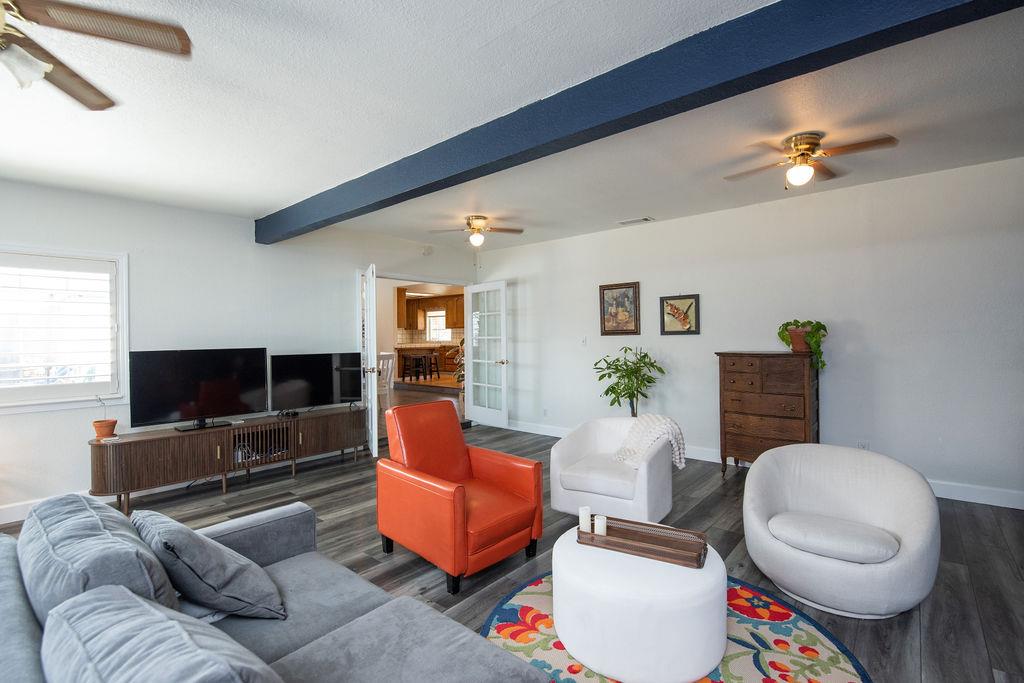 512 Thompson Way, Escalon, CA 95320