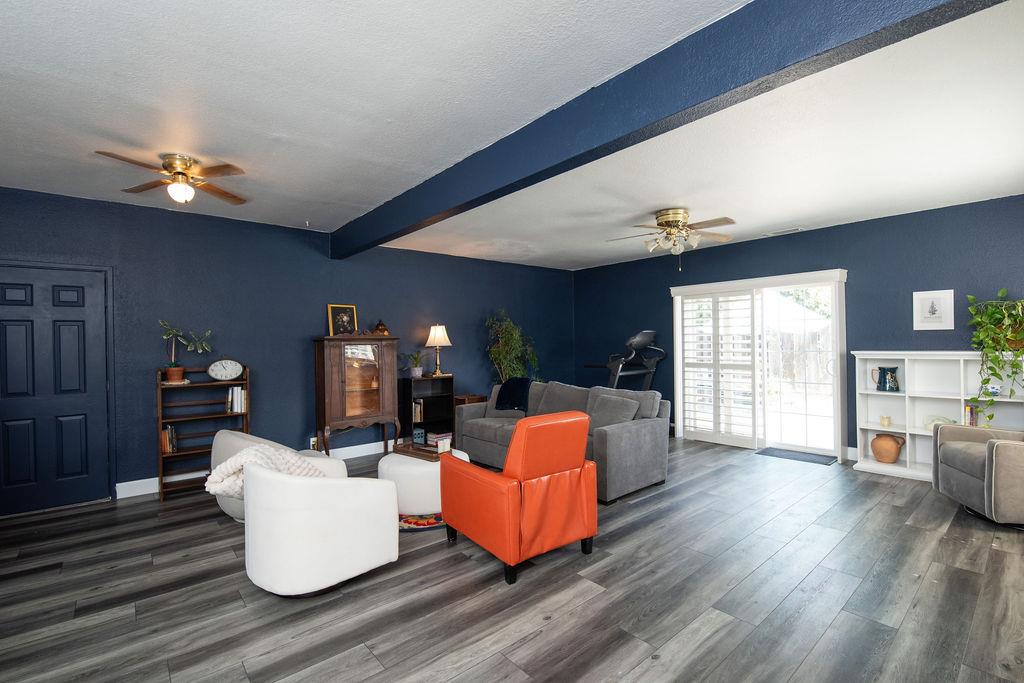 512 Thompson Way, Escalon, CA 95320