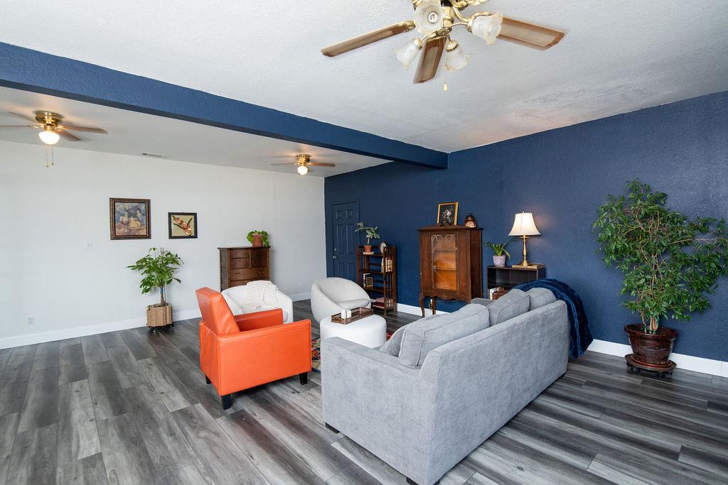 512 Thompson Way, Escalon, CA 95320