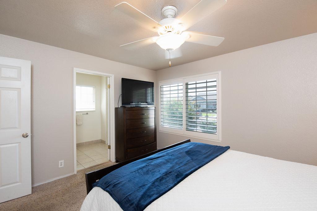 512 Thompson Way, Escalon, CA 95320