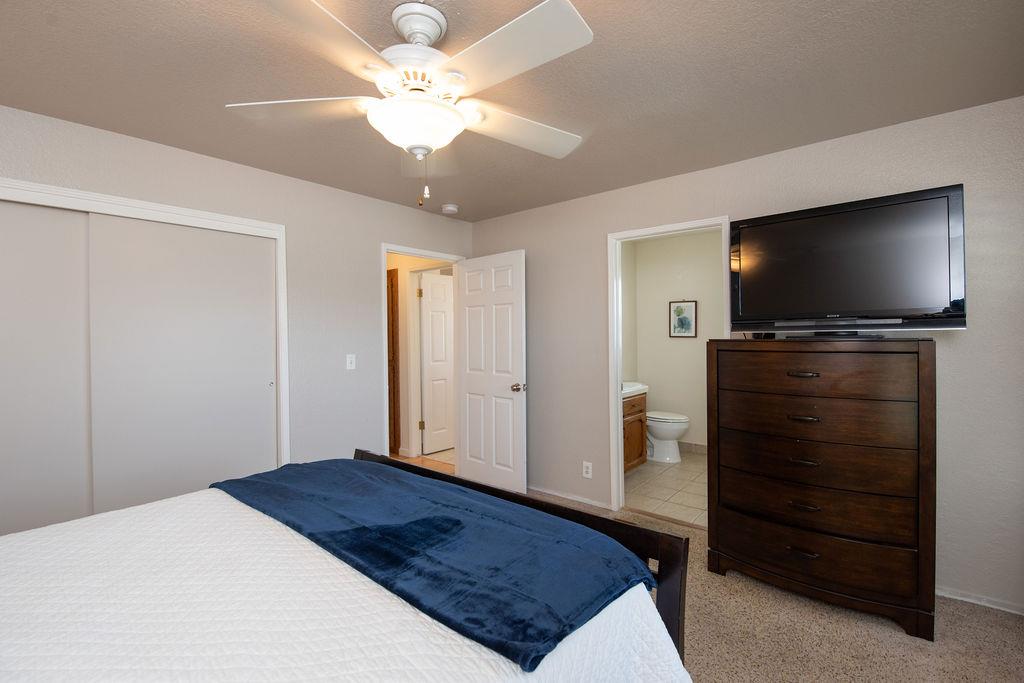 512 Thompson Way, Escalon, CA 95320