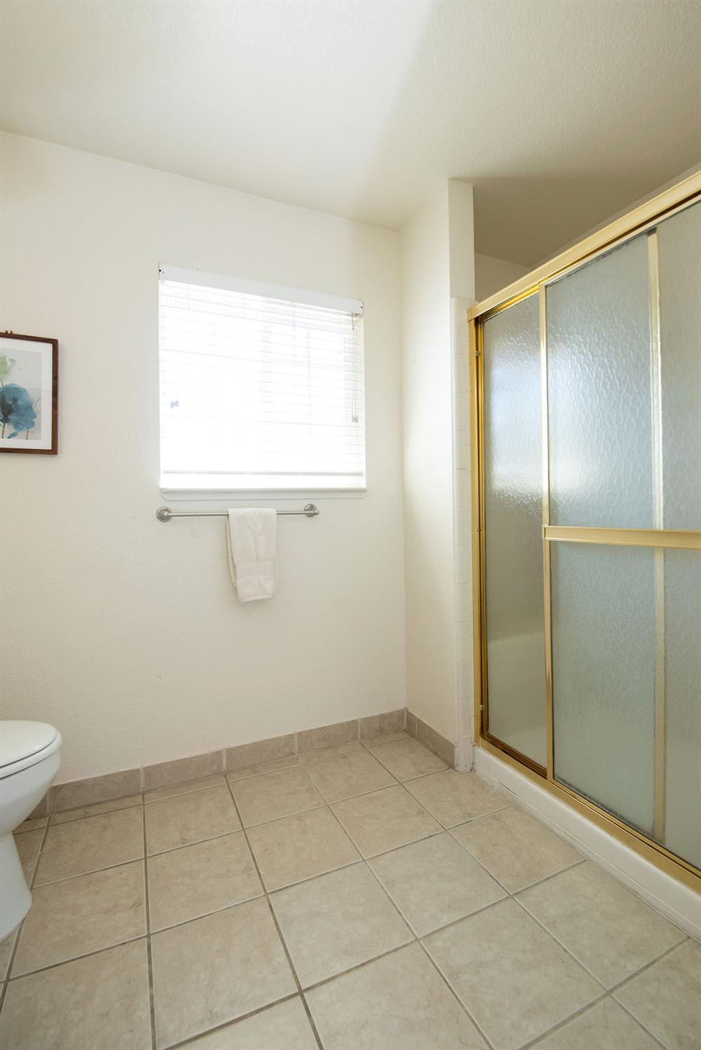 512 Thompson Way, Escalon, CA 95320