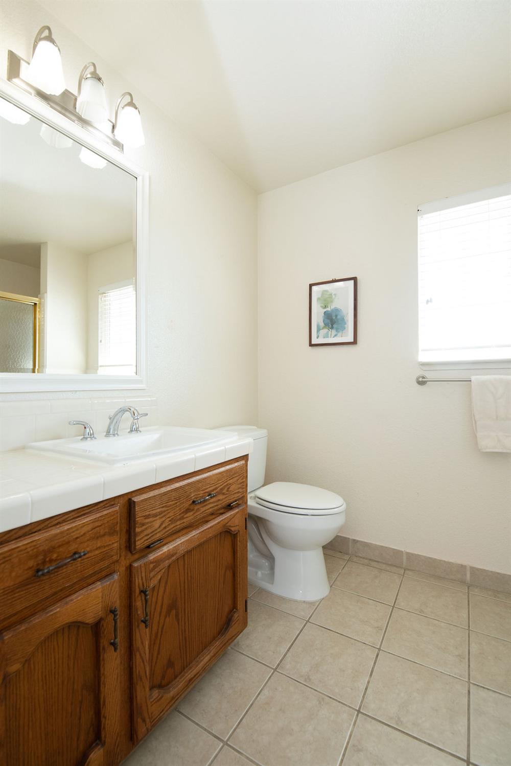 512 Thompson Way, Escalon, CA 95320