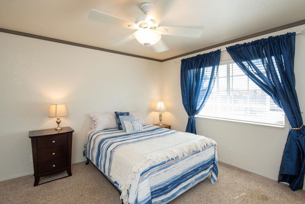 512 Thompson Way, Escalon, CA 95320
