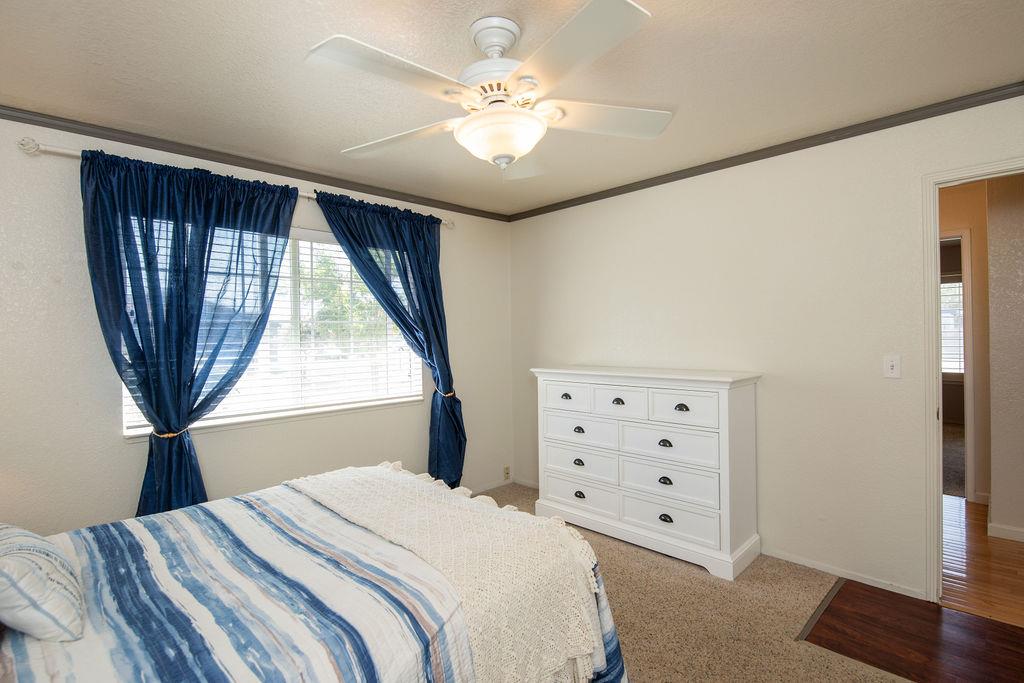 512 Thompson Way, Escalon, CA 95320
