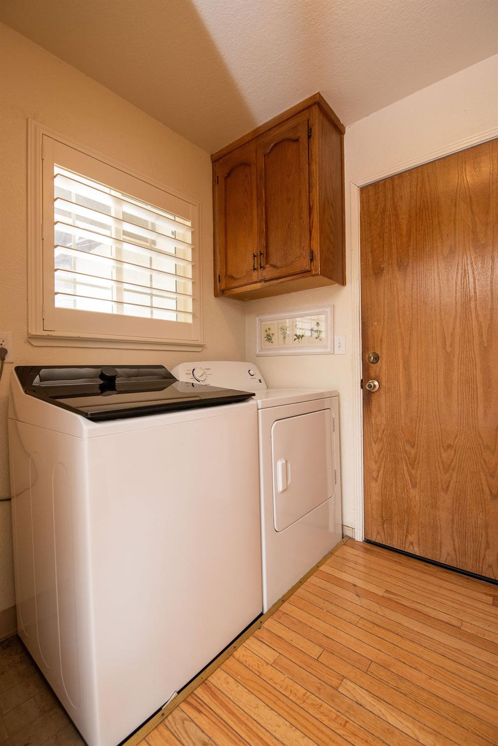 512 Thompson Way, Escalon, CA 95320