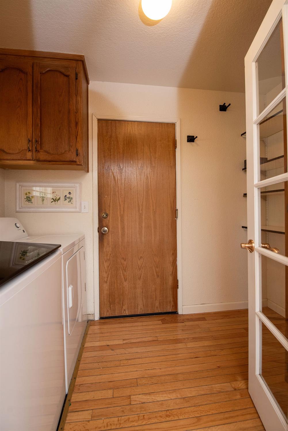 512 Thompson Way, Escalon, CA 95320