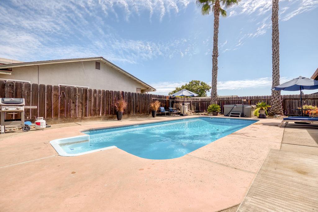 512 Thompson Way, Escalon, CA 95320
