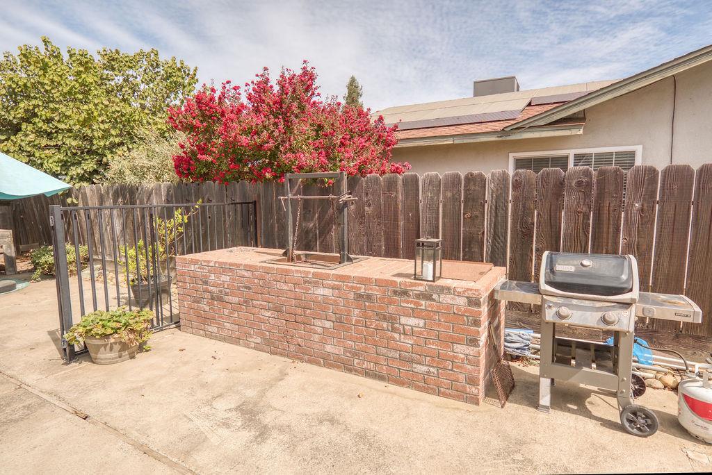 512 Thompson Way, Escalon, CA 95320