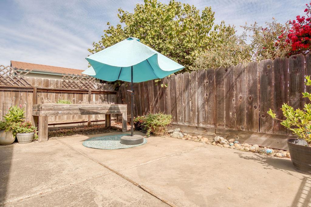 512 Thompson Way, Escalon, CA 95320