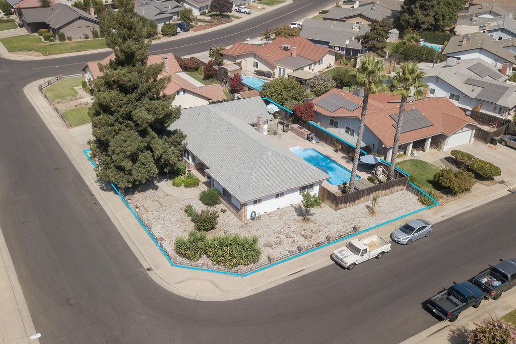 512 Thompson Way, Escalon, CA 95320