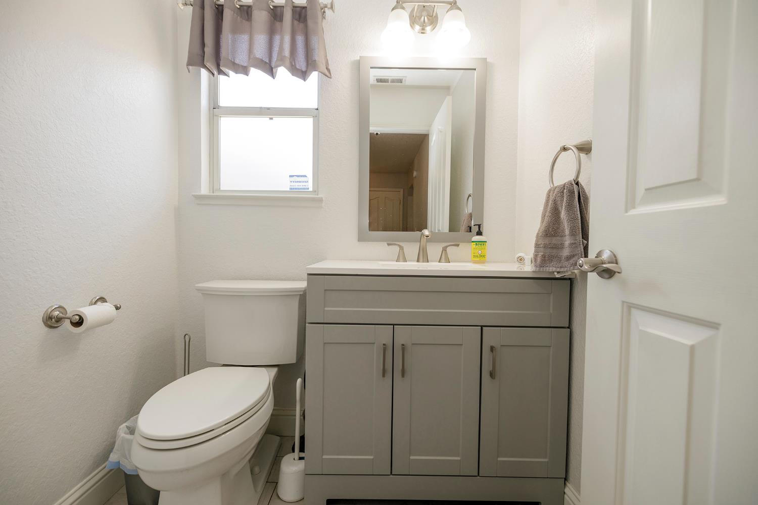 1045 Cedar Ridge Dr, Turlock, CA 95382