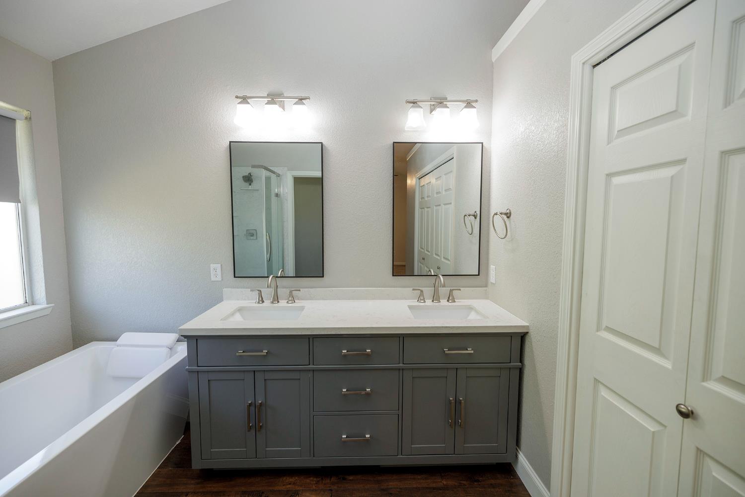 1045 Cedar Ridge Dr, Turlock, CA 95382