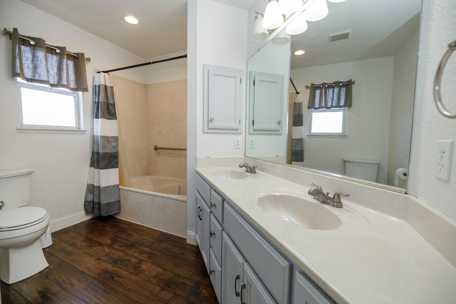 1045 Cedar Ridge Dr, Turlock, CA 95382