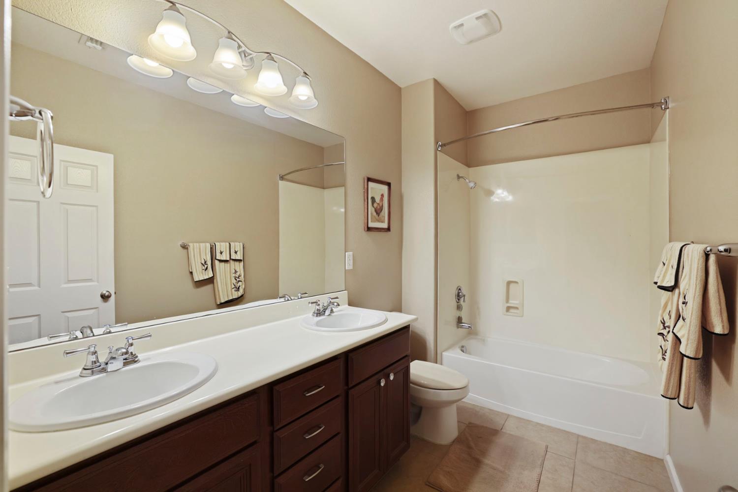 1246 Camilla Ct, Manteca, CA 95337
