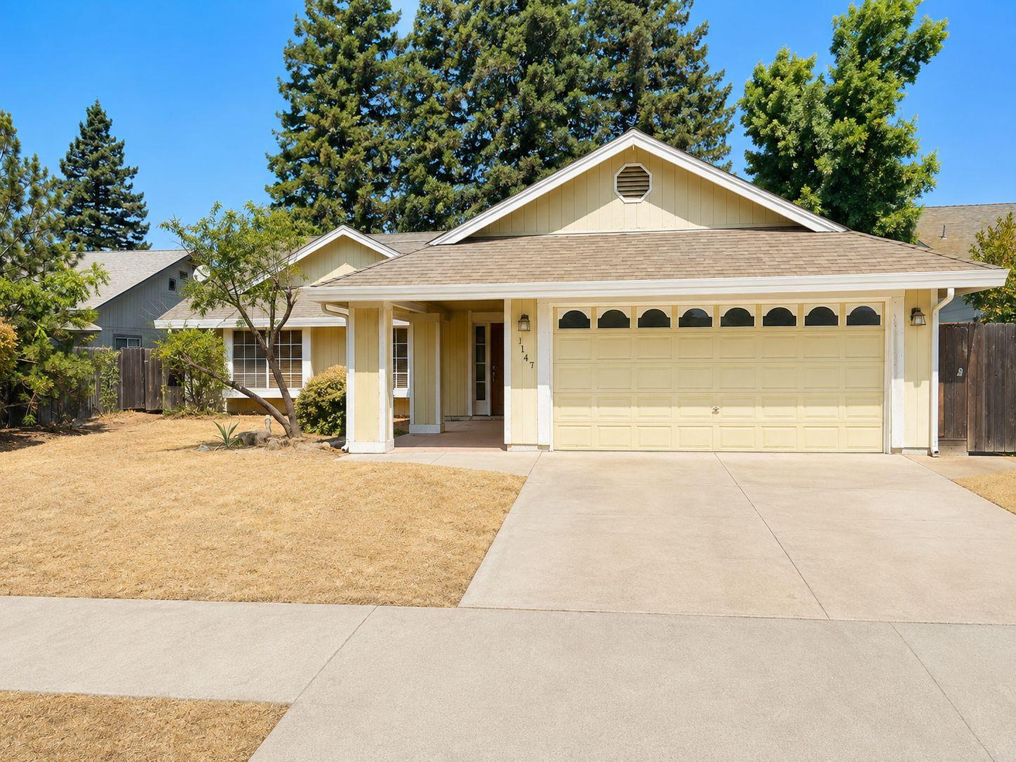 1147 Mirror Lake Dr, Merced, CA 95340