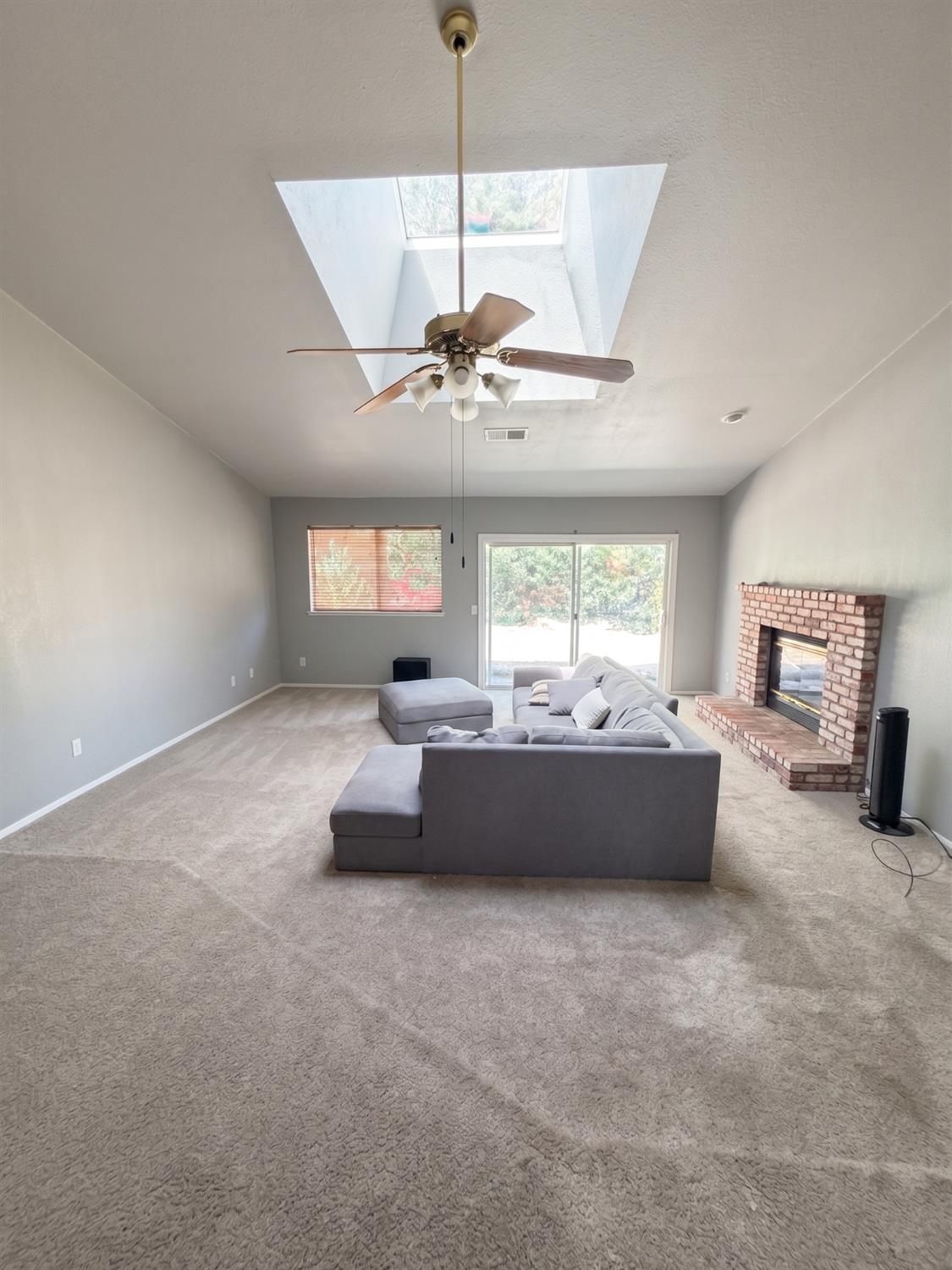 1147 Mirror Lake Dr, Merced, CA 95340