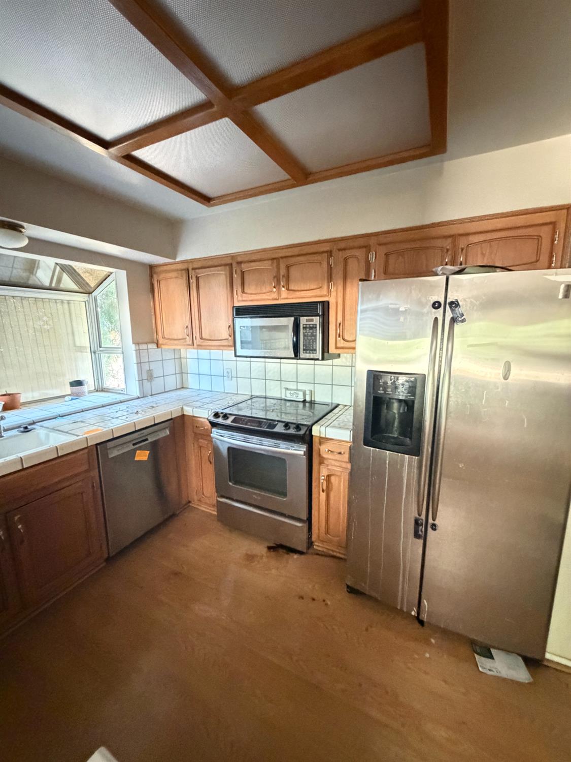 1147 Mirror Lake Dr, Merced, CA 95340