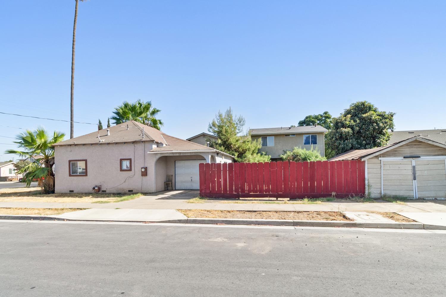 402 S 3rd Ave, Oakdale, CA 95361