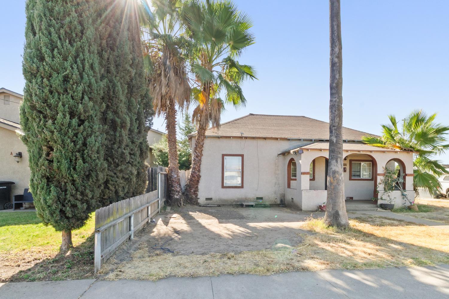 402 S 3rd Ave, Oakdale, CA 95361