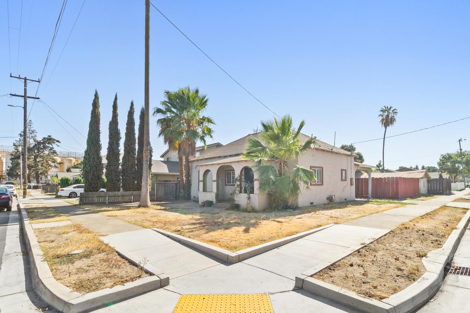 402 S 3rd Ave, Oakdale, CA 95361
