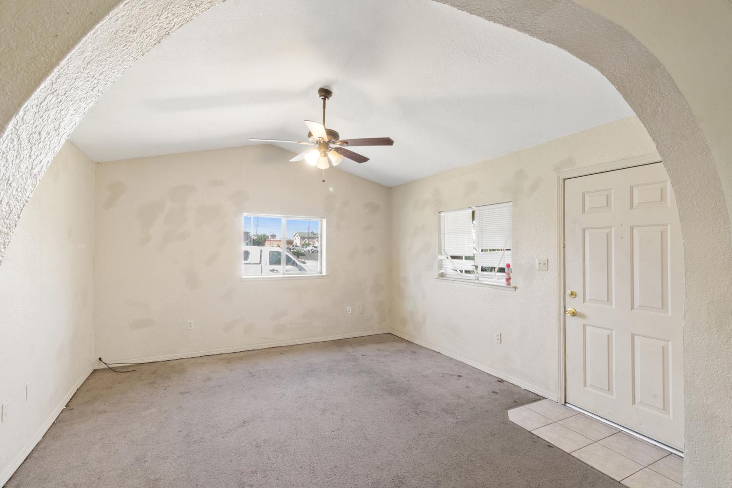402 S 3rd Ave, Oakdale, CA 95361
