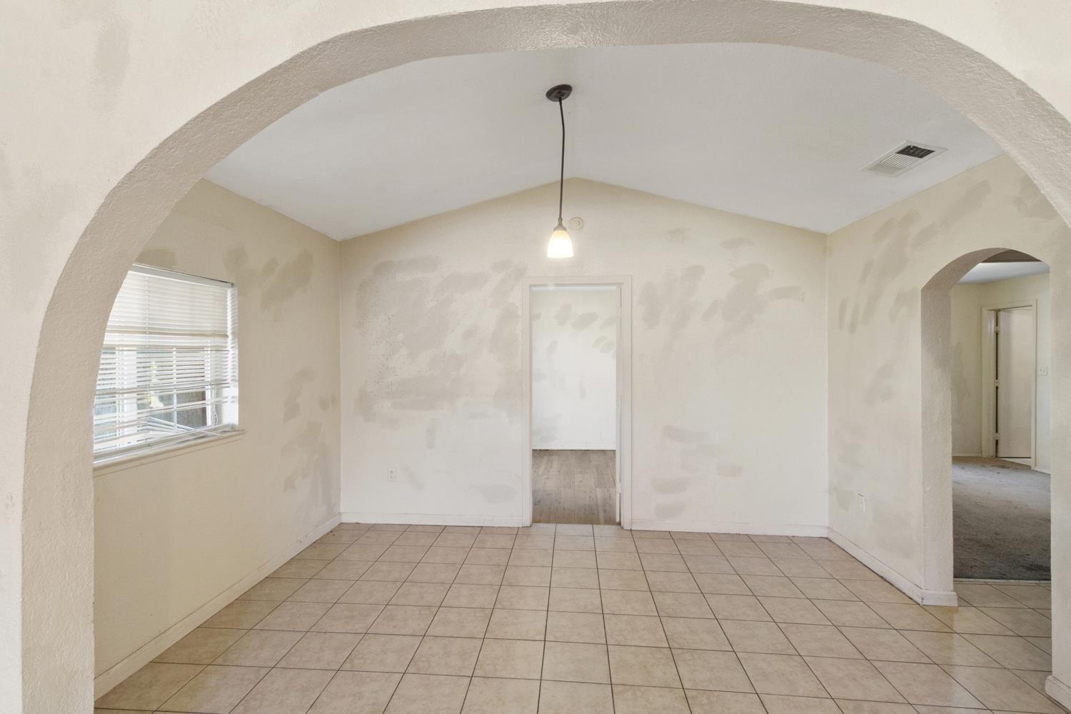402 S 3rd Ave, Oakdale, CA 95361