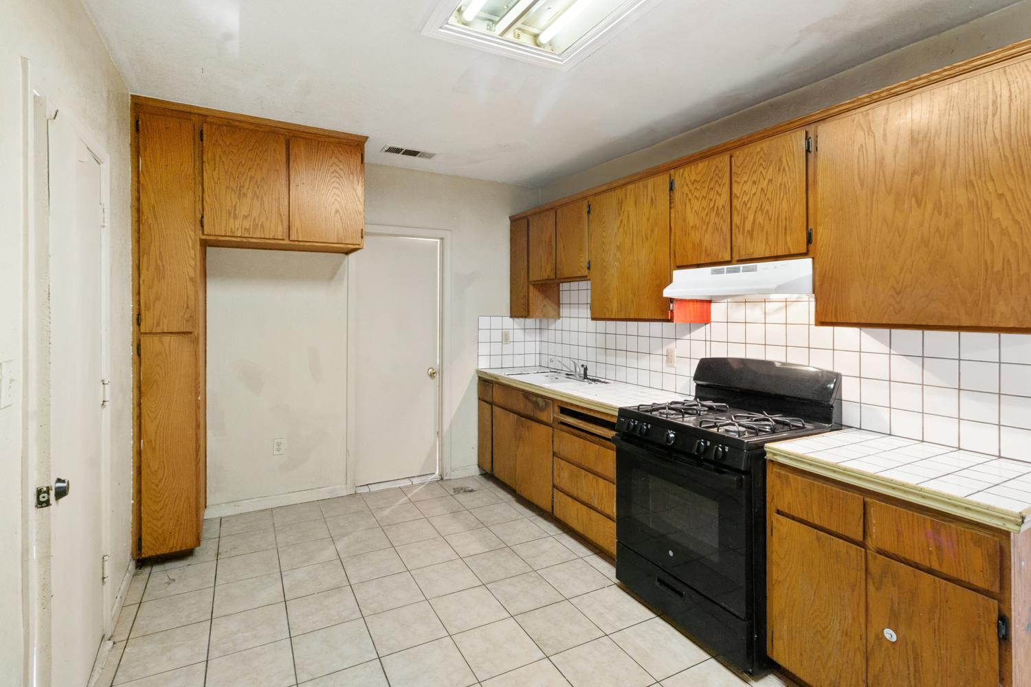 402 S 3rd Ave, Oakdale, CA 95361
